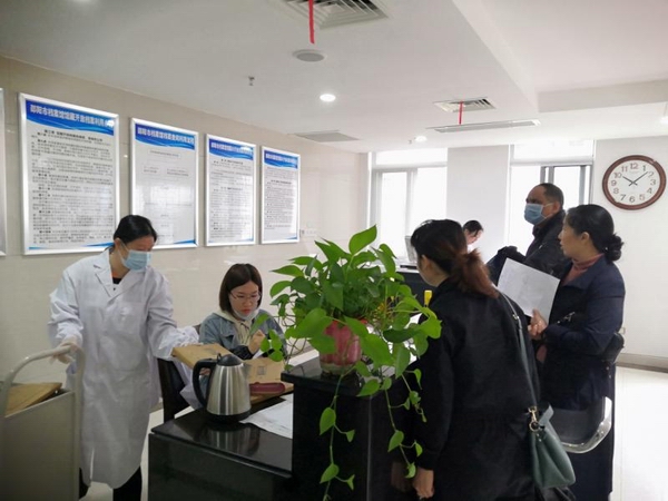 新馆开馆迎来第一批查阅者