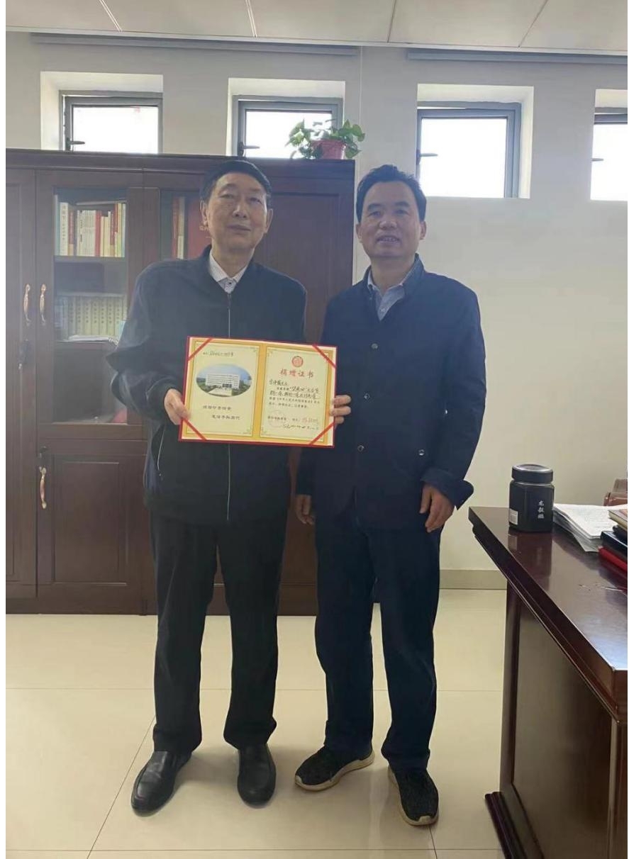 市档案馆征集“中华烫疮奇油”珍贵档案资料进馆