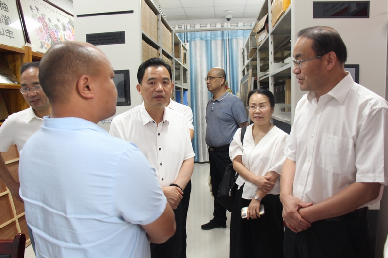 市档案局、馆赴湘西州开展脱贫攻坚档案调研