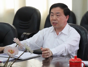 市局组织学习《关于加强和改进新形势下档案工作的意见》