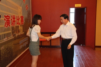 我市档案系统举办“走进档案”演讲比赛
