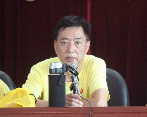 我市档案志愿者抢救水灾档案