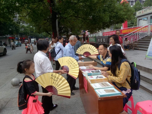 绥宁县多措并举开展“6.9国际档案日”宣传活动
