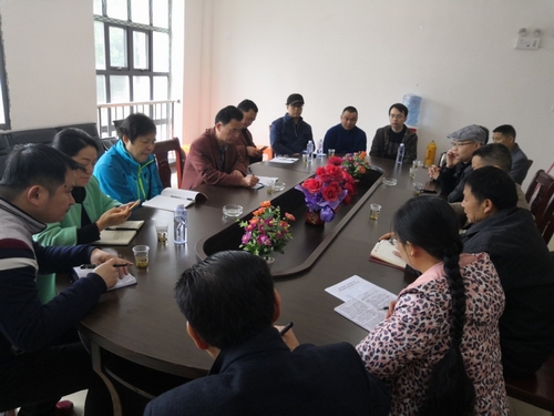 邵阳市档案馆龙毅鹏带队深入新邵县潭府乡贫困村指导扶贫工作