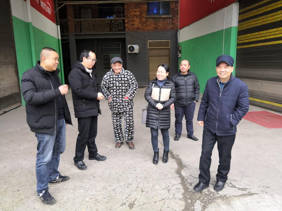 市档案馆“春风”暖了企业困难职工的心